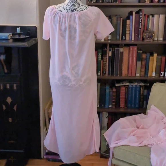 Vintage Pink Ruffle Nightgown and Robe Set - Picture 9 of 10